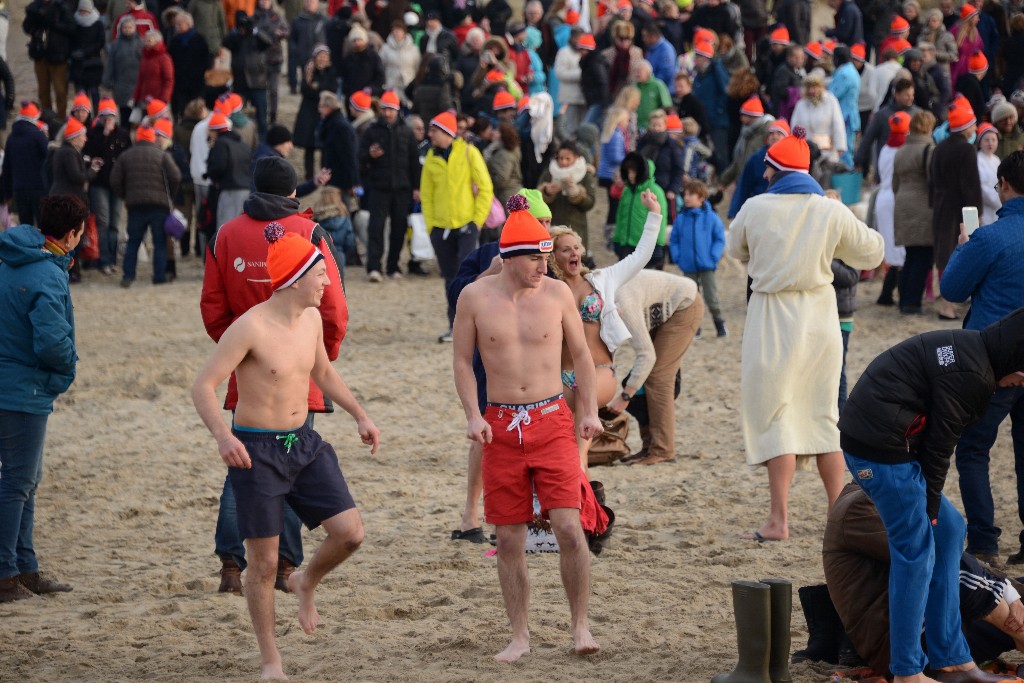 ../Images/Nieuwjaarsduik Nederzandt 2015 010.jpg